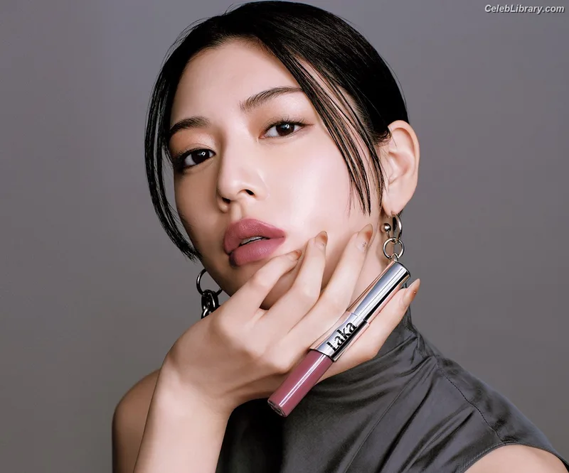 Ayaka Miyoshi photo 14 of 1210