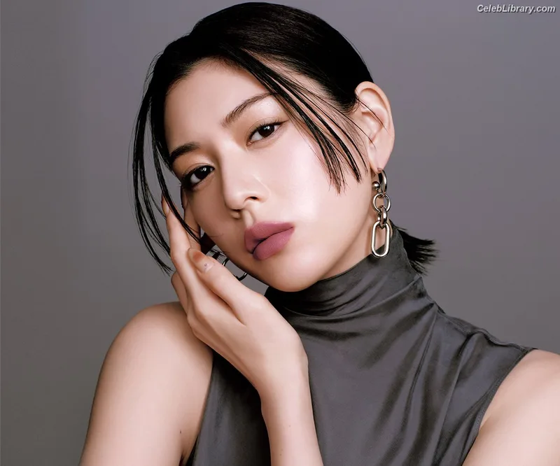 Ayaka Miyoshi photo 15 of 1210