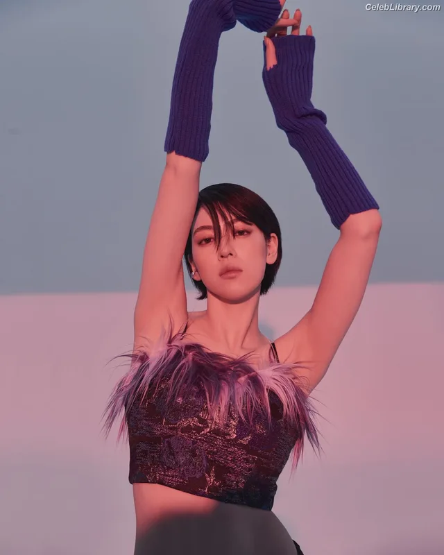 Ayaka Miyoshi photo 20 of 1210