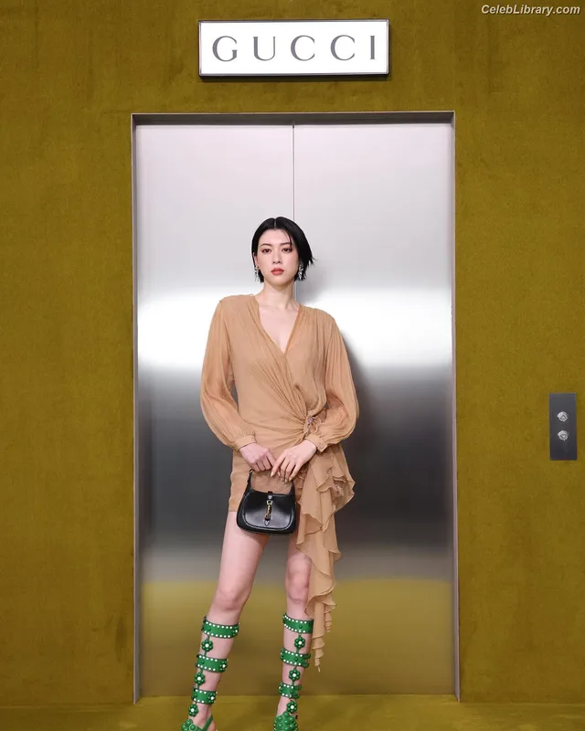 Ayaka Miyoshi photo 6 of 1210