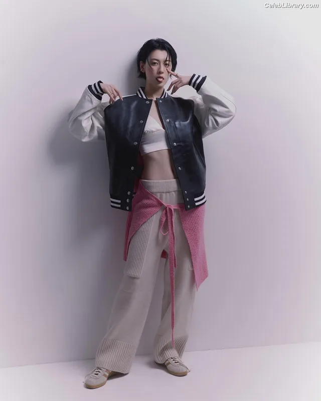 Ayaka Miyoshi photo 10 of 1210