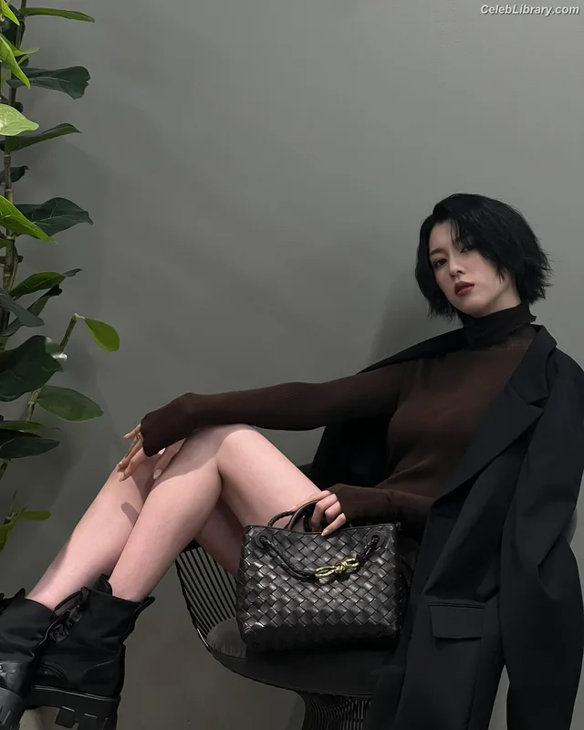 Ayaka Miyoshi photo 13 of 1210