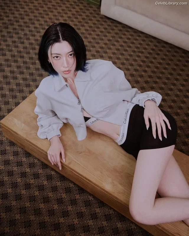 Ayaka Miyoshi photo 22 of 1210