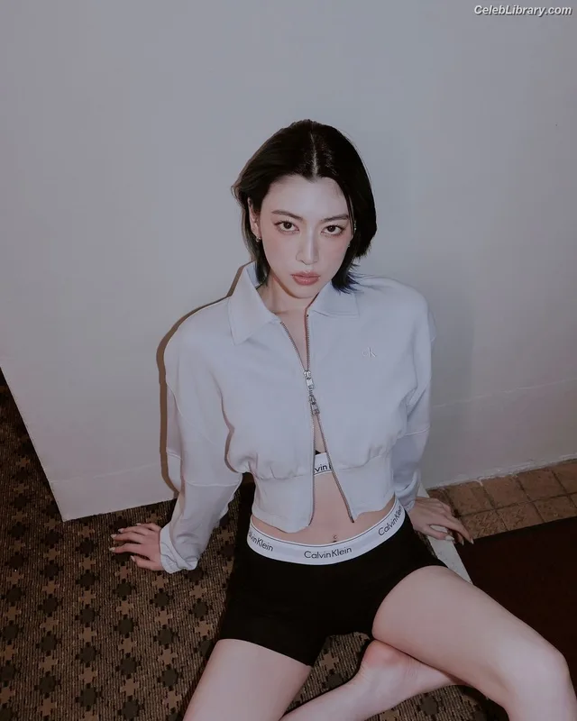 Ayaka Miyoshi photo 2 of 1210