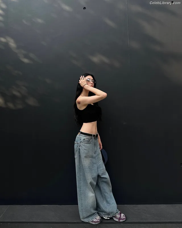 Ayaka Miyoshi photo 4 of 1210