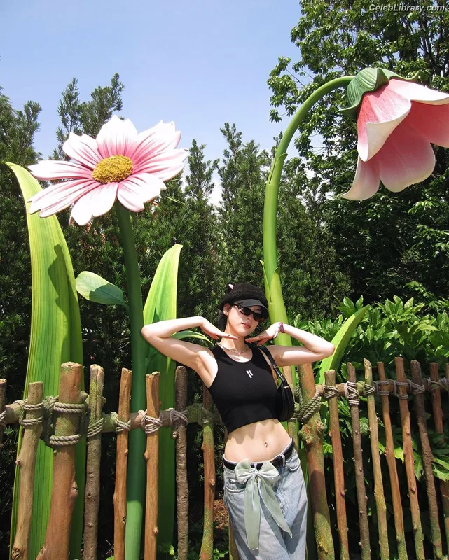 Ayaka Miyoshi photo 16 of 1210