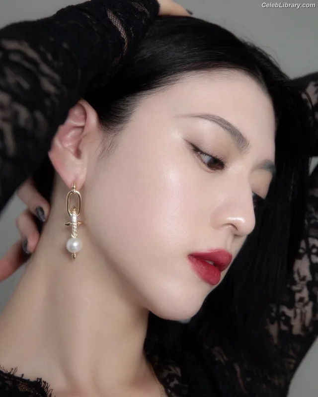 Ayaka Miyoshi photo 1 of 1210