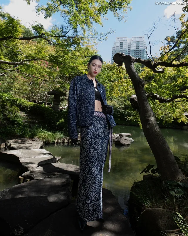 Ayaka Miyoshi photo 3 of 1210