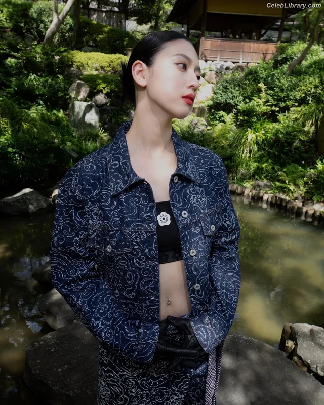 Ayaka Miyoshi photo 4 of 1210