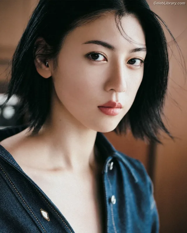 Ayaka Miyoshi photo 13 of 1210