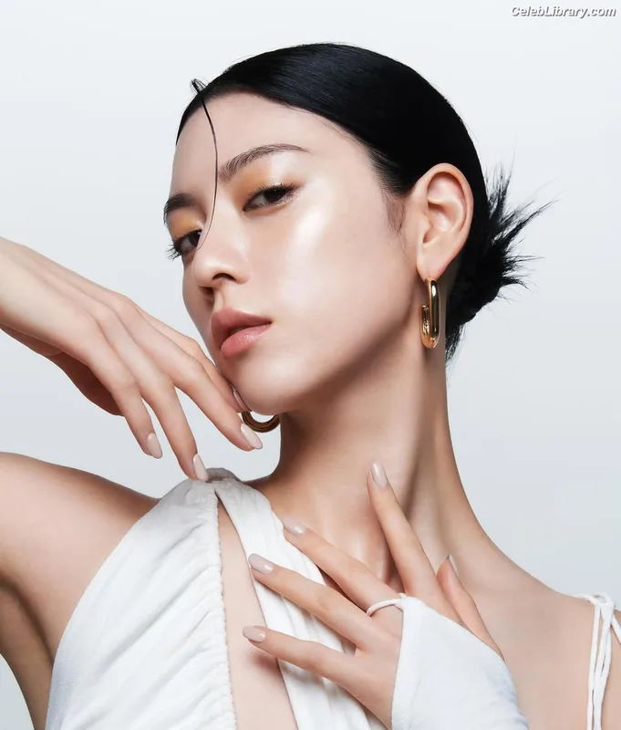 Ayaka Miyoshi photo 22 of 1210