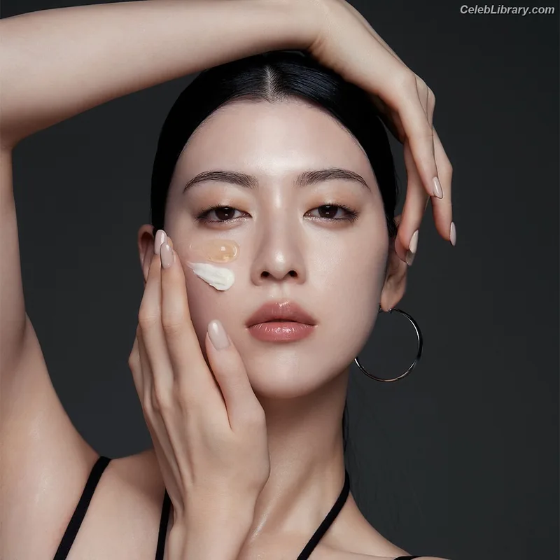 Ayaka Miyoshi photo 3 of 1210