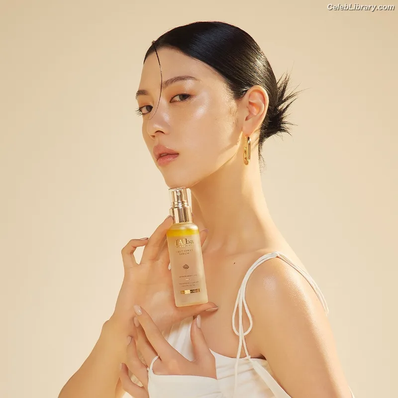 Ayaka Miyoshi photo 6 of 1210