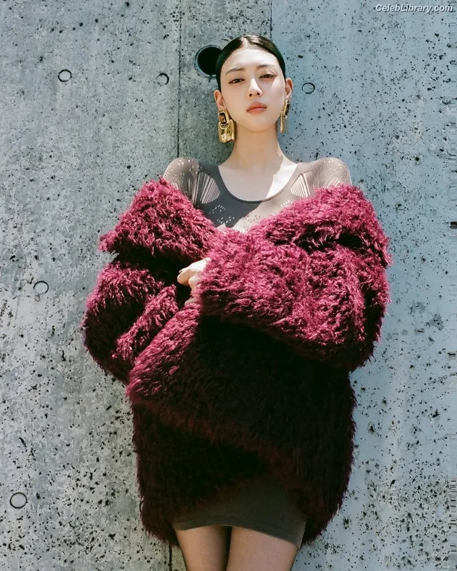 Ayaka Miyoshi photo 16 of 1210