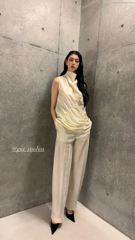 Ayaka Miyoshi photo 2 of 1210