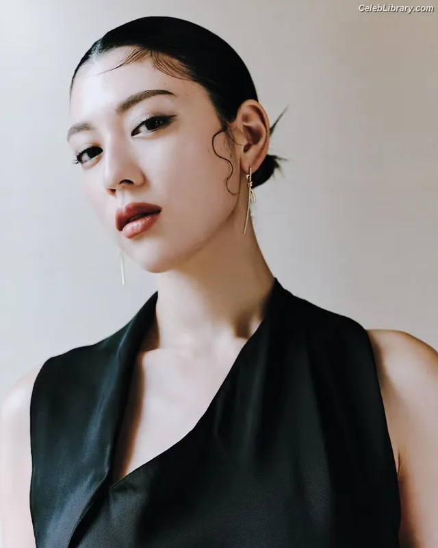 Ayaka Miyoshi photo 6 of 1210
