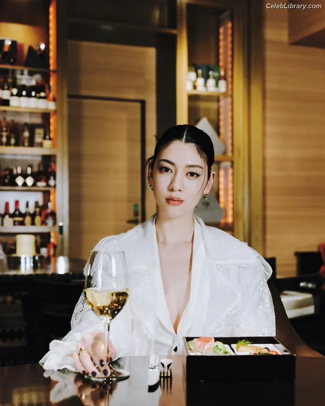 Ayaka Miyoshi photo 8 of 1210