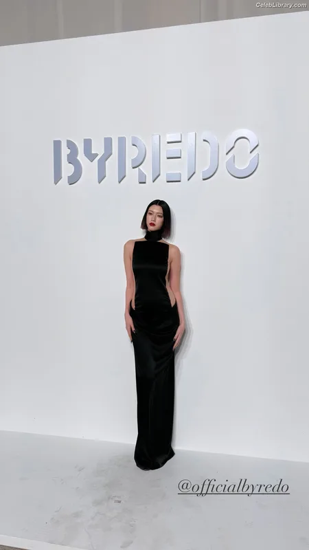 Ayaka Miyoshi photo 1 of 1210