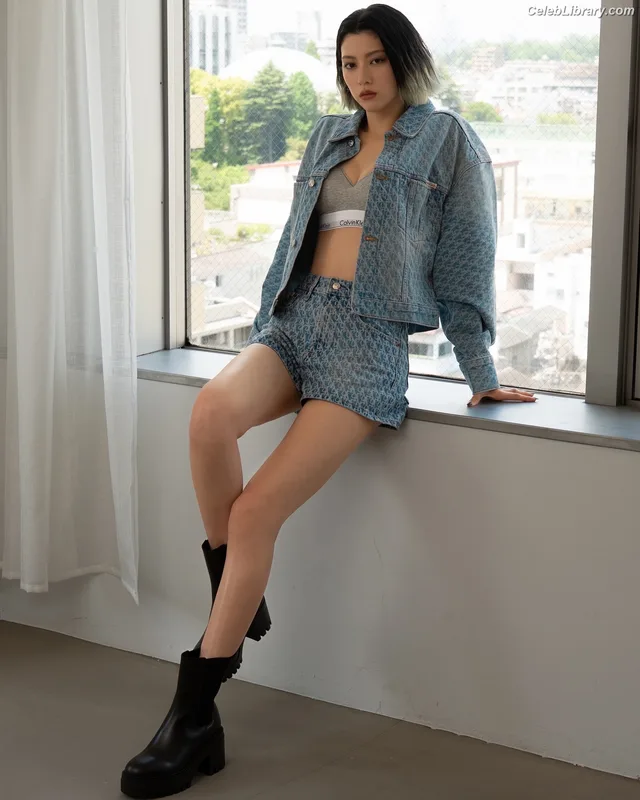 Ayaka Miyoshi photo 11 of 1210