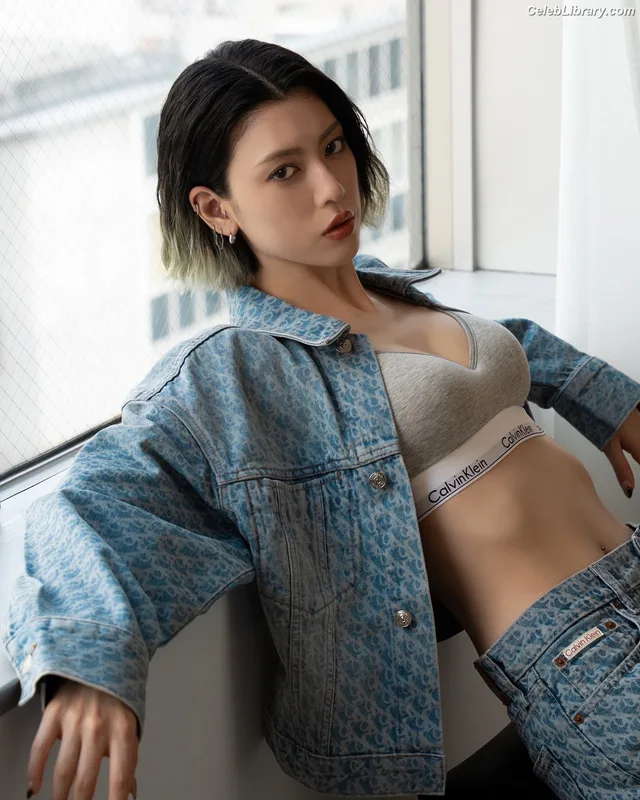 Ayaka Miyoshi photo 12 of 1210