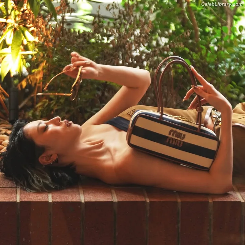 Ayaka Miyoshi photo 5 of 1210