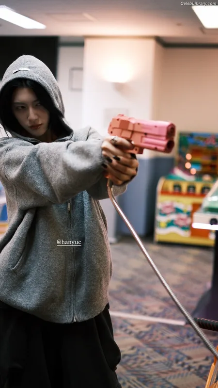 Ayaka Miyoshi photo 2 of 1210