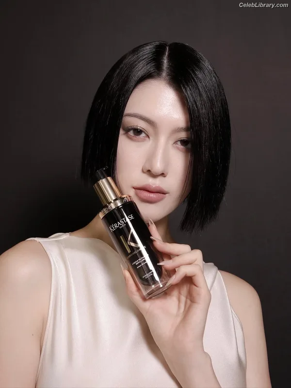 Ayaka Miyoshi photo 12 of 1210