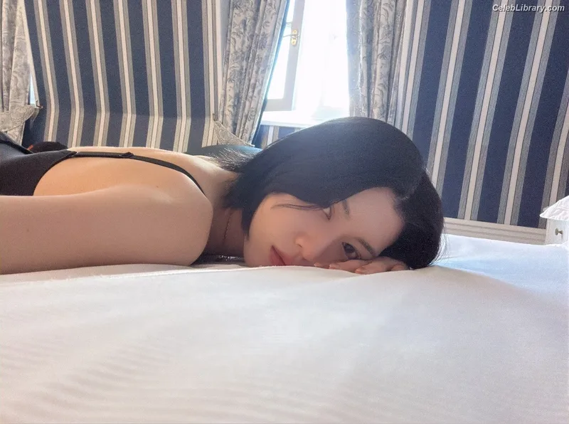 Ayaka Miyoshi photo 16 of 1210