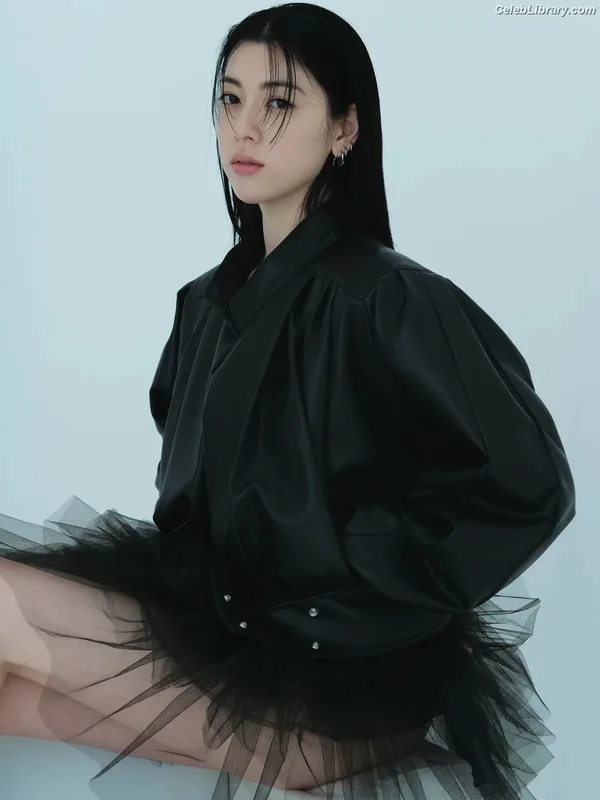 Ayaka Miyoshi photo 8 of 1210