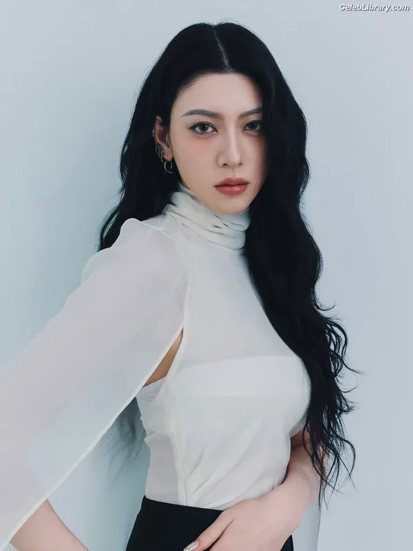 Ayaka Miyoshi photo 18 of 1210