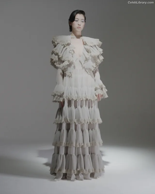 Ayaka Miyoshi photo 7 of 1210