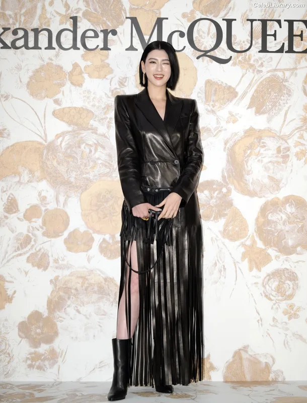 Ayaka Miyoshi photo 22 of 1210