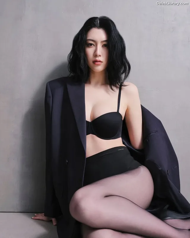 Ayaka Miyoshi photo 1 of 1210