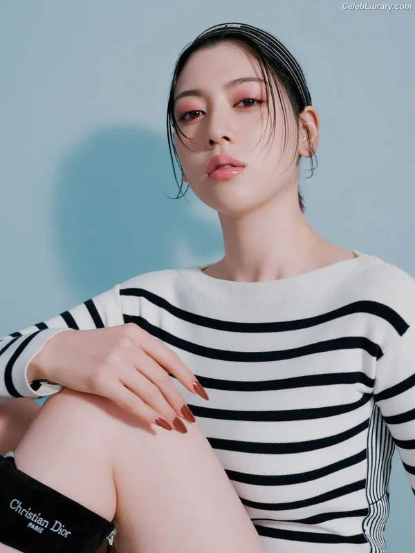 Ayaka Miyoshi photo 17 of 1210