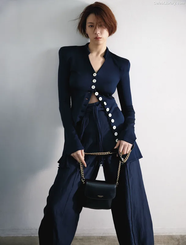 Ayaka Miyoshi photo 2 of 1210