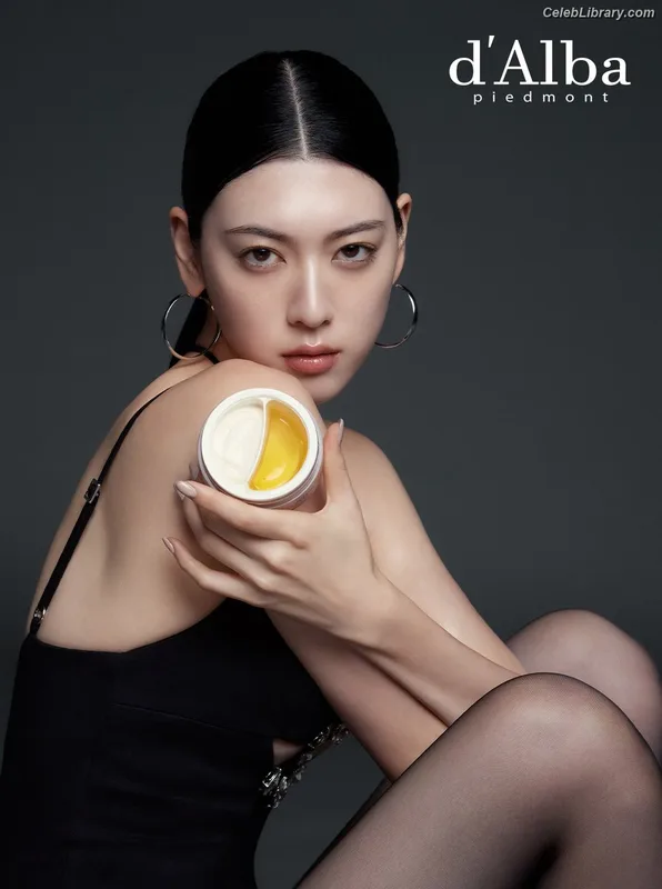 Ayaka Miyoshi photo 12 of 1210