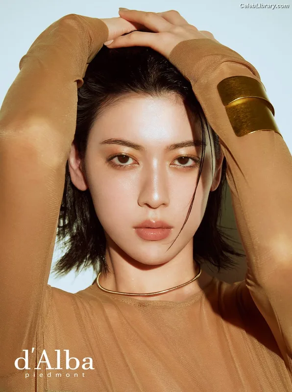 Ayaka Miyoshi photo 13 of 1210