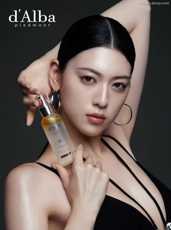 Ayaka Miyoshi photo 14 of 1210