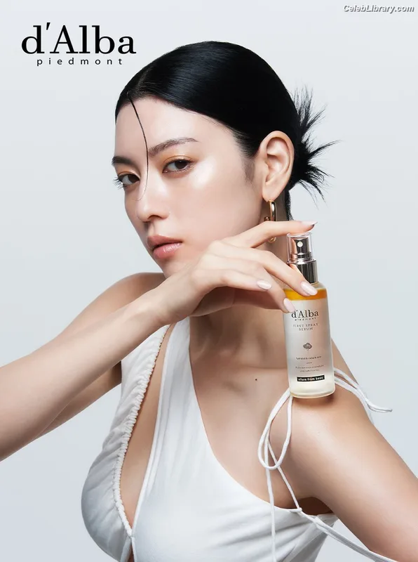 Ayaka Miyoshi photo 16 of 1210