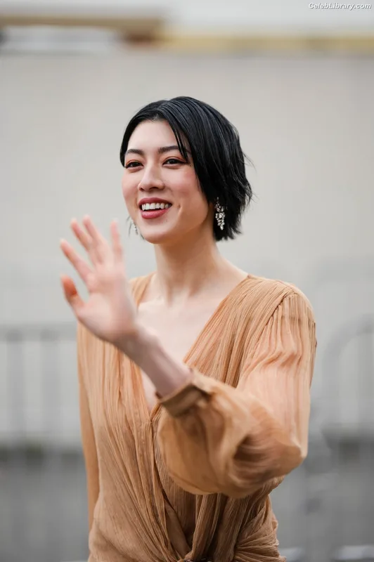 Ayaka Miyoshi photo 7 of 1210