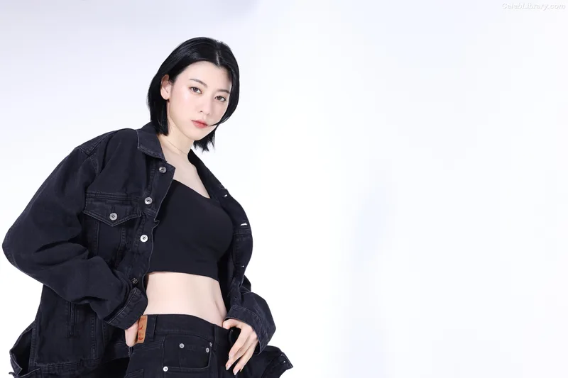 Ayaka Miyoshi photo 7 of 1210