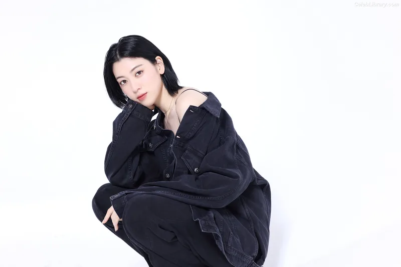 Ayaka Miyoshi photo 8 of 1210