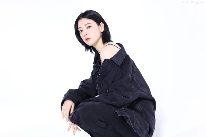 Ayaka Miyoshi photo 9 of 1210