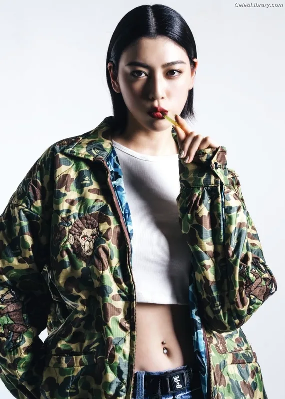 Ayaka Miyoshi photo 1 of 1210