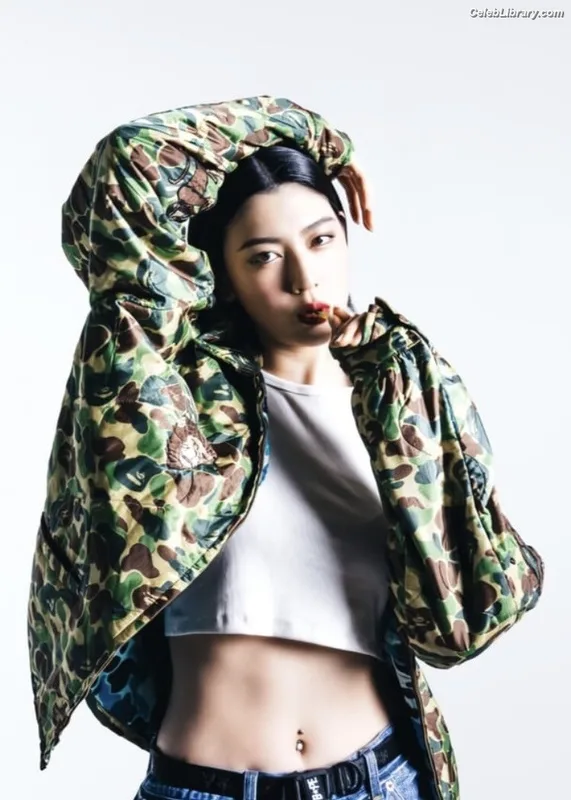 Ayaka Miyoshi photo 3 of 1210