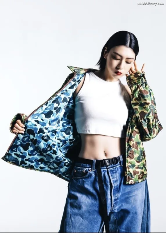 Ayaka Miyoshi photo 4 of 1210