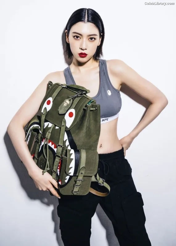 Ayaka Miyoshi photo 6 of 1210