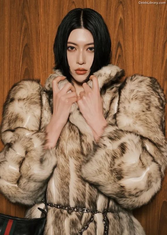 Ayaka Miyoshi photo 22 of 1210