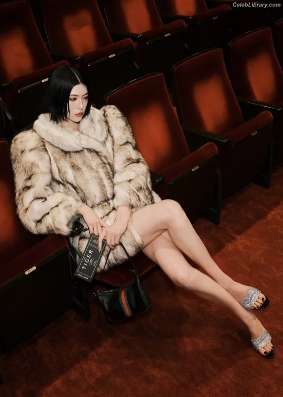 Ayaka Miyoshi photo 23 of 1210