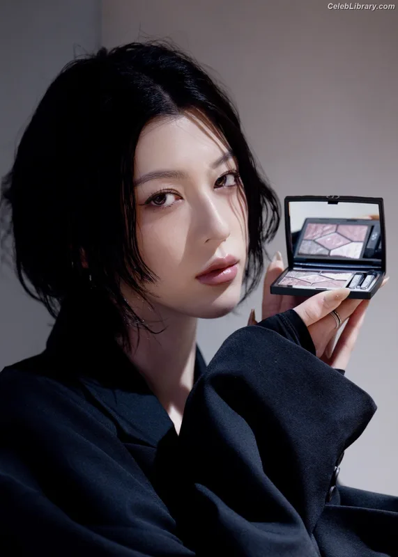 Ayaka Miyoshi photo 17 of 1210